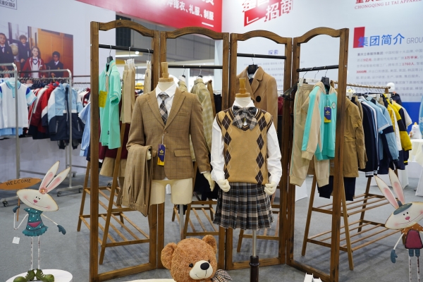 草莓视频APP色版下载校服定製展示.JPG
