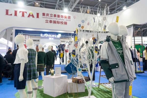 草莓视频APP色版下载校服定製廠家.jpg